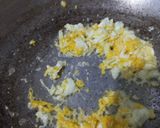 Foto langkah ke 4 dari resep Nasi Goreng Kunyit Teri Nasi.