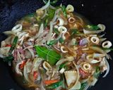 Foto langkah ke 4 dari resep Tumis Cumi Pedas.