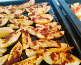 Foto del paso 4 de la receta: Patatas en gajos con sobrasada
