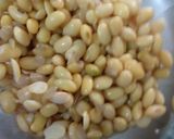 A picture of step 1 of Soyabean milk.