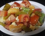Foto del paso 6 de la receta: Ensalada con mandarina, huevo cocido y más cosas