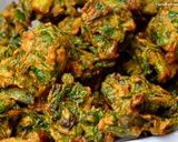 पालक के पकोड़े (Palak ke pakode recipe in Hindi) रेसिपी चरण 4 फोटो