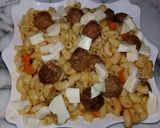 صورة لخطوة 2 من وصفة مقرونة بالخضار وكريات اللحم🍝🍲
