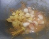 Foto langkah ke 3 dari resep 125. Telur puyuh kentang masak kecap.