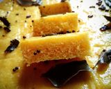 A picture of step 7 of Khaman Dhokla.