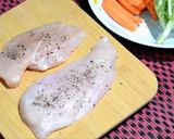 รูปขั้นตอนการทำที่ 1 ของ สลัดอกไก่ย่างพริกไทยดำ(สเต็กไก่)