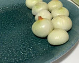 Foto del paso 1 de la receta: Cebollas francesas caramelizadas con vino y miel de guarnición