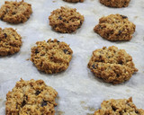 Foto del paso 7 de la receta: 🥥🍫Galletitas de avena, chocolate amargo, agua de coco y coco rallado -sin harina🍫🥥 súper fáciles