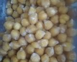 A picture of step 2 of Bazarii Macroni spaghetti chana fruit chaat.