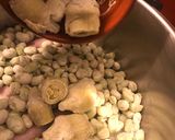 Foto del paso 5 de la receta: Habas mini con salchichas frescas