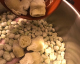 Foto del paso 5 de la receta: Habas mini con salchichas frescas