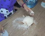 Foto del paso 2 de la receta: Pizza casera de cebolla caramelizada y queso de rulo