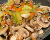 Foto del paso 3 de la receta: Noodles con pollo y verduras teriyaki