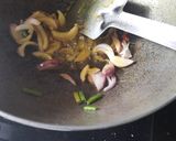 পেঁয়াজকলি ভাজা(peyajkoli recipe in Bengali) রেসিপির ধাপ 2 ছবি