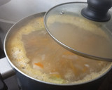 Foto del paso 2 de la receta: Consomé de pollo (Sanadora, Rápida y Muy Rica)