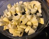 Une image de l'étape 4 de Salade de fruits au jus de prunes (pommes, banane, pitaya rouge et kiwis).