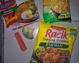 Foto langkah ke 1 dari resep Bakwan mie sayur sederhana bekal cemilan lauk anak.