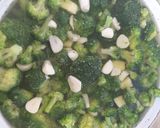 Brokkolikrémleves recept fázis 1 fotója