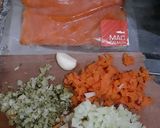 Foto langkah ke 1 dari resep Capcay salmon MPASI 10m+.