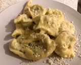 Foto del paso 4 de la receta: Tortellini rellenos de espinacas con salsa de queso