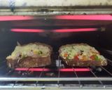 ब्राउन ब्रेड हॉट चीज़ पिज़्ज़ा (brown bread hot cheese pizza recipe in Hindi) रेसिपी चरण 4 फोटो