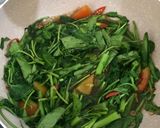 Foto langkah ke 3 dari resep Tumis kangkung terasi.