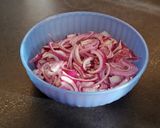 Foto del paso 1 de la receta: Cebolla roja caramelizada