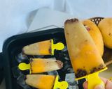 A picture of step 3 of Banana Mango Popsicles.