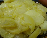 Foto del paso 3 de la receta: Huevos con patatas y jamón 😋🍽