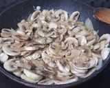 Foto del paso 2 de la receta: Chuletas de aguja de cerdo con champiñones a la mostaza