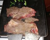Foto del paso 3 de la receta: Bife de chorizo a la chapa con papas a la crema