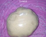 Foto langkah ke 6 dari resep Donat squisy lembut anti gagal.