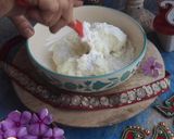 A picture of step 2 of Butterfly pea flower bread cham cham.