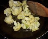 गोभी मटर की रसेदार सब्जी (Gobhi matar ki rasedar sabzi recipe in hindi)  रेसिपी चरण 4 फोटो