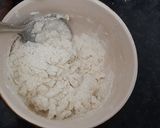 A picture of step 2 of Mug Pizza.