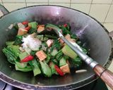 Foto langkah ke 6 dari resep Tumis Sawi Pokcoy,Kecambah dan Tahu.