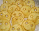 क्रिस्पी सूजी स्माइली (Crispy suji smiley recipe in Hindi) रेसिपी चरण 3 फोटो