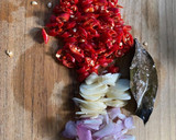 Foto langkah ke 2 dari resep Tempe orek mix kacang panjang bumbu iris.