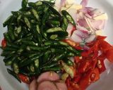 Foto langkah ke 1 dari resep Tumis kikil cabai hijau.