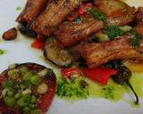 Foto del paso 12 de la receta: Chuletas de lechón con ajos tiernos, verduras y miel
