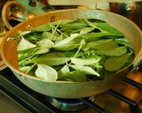 A picture of step 3 of Curry leaf chutney (Kariveppilai thuvaiyal in tamil).