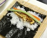 Hình bước làm 1 của món Sushi
