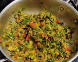 गावाकडचे हिरव्या वांग्याचे स्वादिष्ट भरीत (Hirvya Vangyache Bharit Recipe In Marathi) रेसिपी स्टेप 7 फोटो 