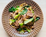 A picture of step 4 of Beef and garlic mushrooms in ginger shoyu sauce.