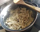 Foto del paso 3 de la receta Sopa de champiñones y cebolla