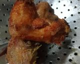 Foto langkah ke 6 dari resep Ayam goreng bumbu Bawang Kenangan.