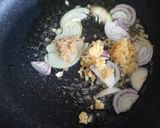 Gambar langkah 2 resipi Sambal Kering Sotong Tin dan Terung.