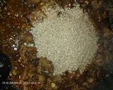 Foto del paso 5 de la receta: Arroz con costillas adobadas con chimichurri, habitas, papada y tocineta