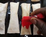 A picture of step 10 of Crunchy chicken filo cigars.