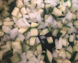Foto del paso 2 de la receta: Tortilla calabacín y cebolla